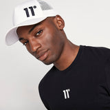 Gorra con Visera Trucker y Logo - Blanco