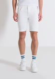 DENIM SHORTS OZZY SKINNY FIT IN CREMA