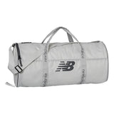 Bolsa de viaje New Balance OPP Core Medium Duffle gris luminoso