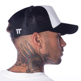 Gorra con Visera Trucker y Logo - Negro / Blanco