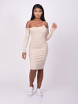 Vestido con hombros descubiertos- Beige